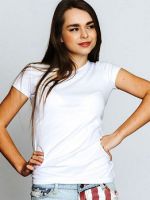 Белая футболка – с чем носить этот универсальный элемент женского гардероба?