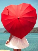 Мини-зонт – как выбрать и носить, чтобы быть в тренде?
