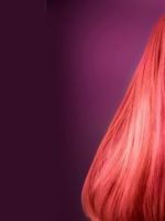 Красный цвет волос – модный оттенок для уверенных городских модниц