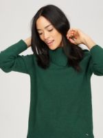 Зеленый свитер – стильный предмет одежды для повседневных и деловых образов