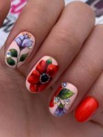 Дизайн ногтей с цветами - подборка фото-идей для коротких и длинных ногтей