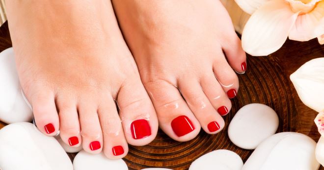 Red pedicure - interesting nail design ideas for any occasion