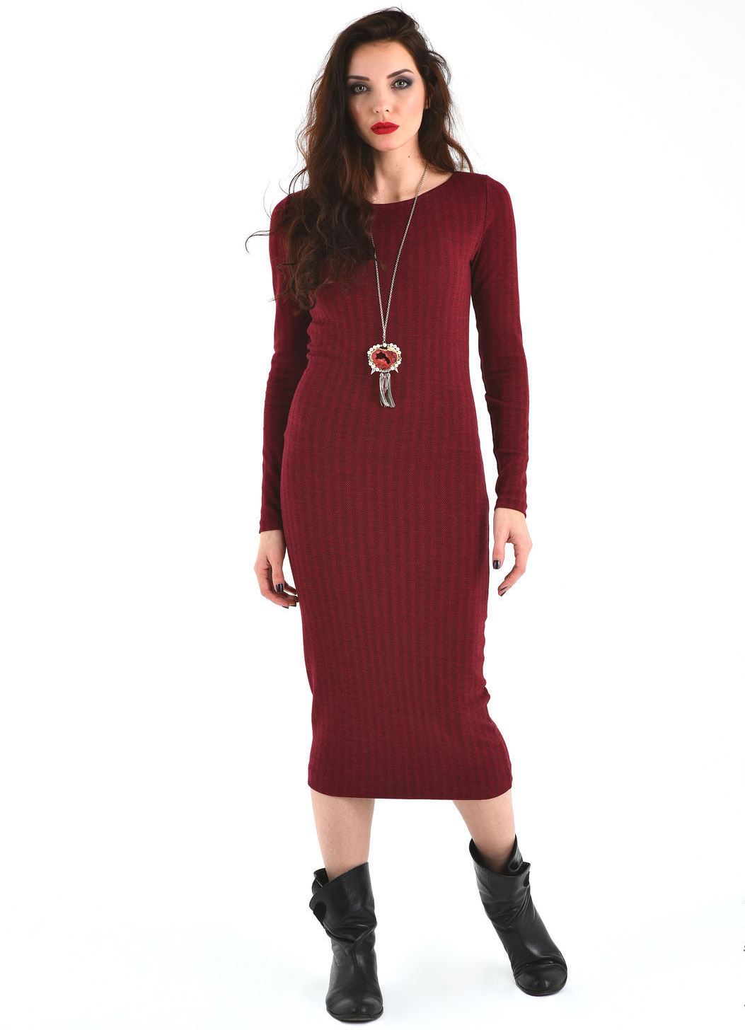 Обувь лапша. Бордовое трикотажное платье. Платье лапша бордовое. Платье лапша и обувь. Бордовое платье зимнее.