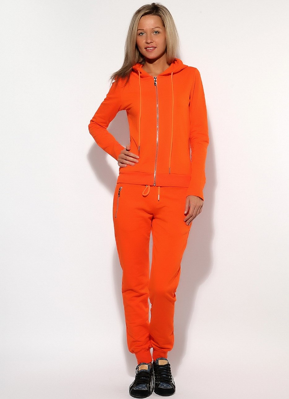 Оранжевый спортивный костюм женский
