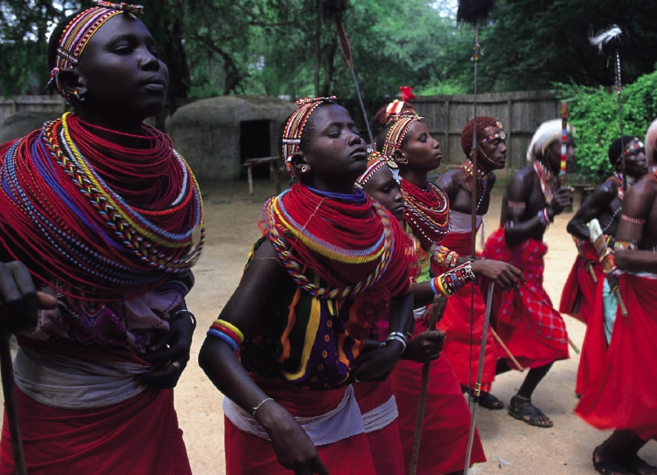 Традиции африки. Танец племени Масаи. Масаи религия. Обычаи Масаи. Племя Масаи в Африке обычаи.