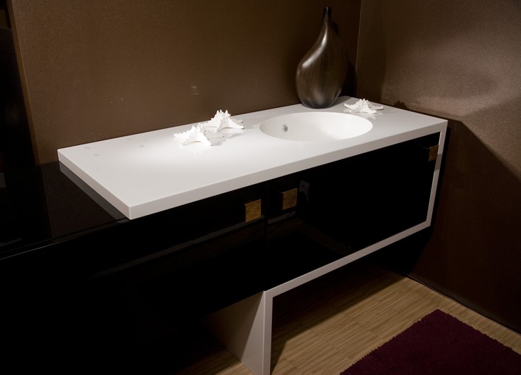 Мебель в ванную со столешницей из искусственного камня