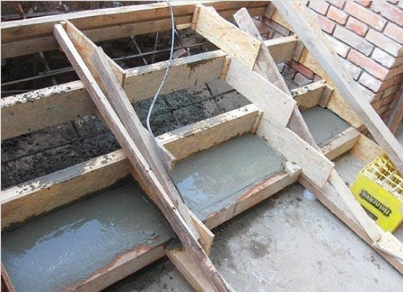 как залить бетонные ступеньки