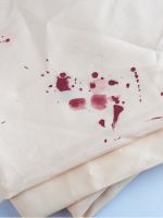 Чем отстирать кровь с одежды?