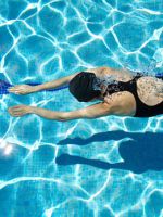Как научиться плавать взрослому - техники, которые вам помогут