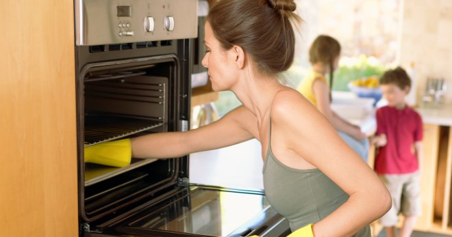 Как отмыть духовку - эффективные способы сделать духовой шкаф новым