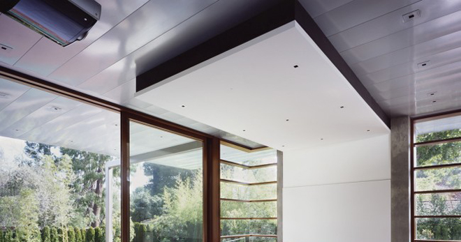 Потолок из пластика - особенности использования в интерьере различных комнатах