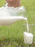 Почему нельзя пить молоко взрослым?