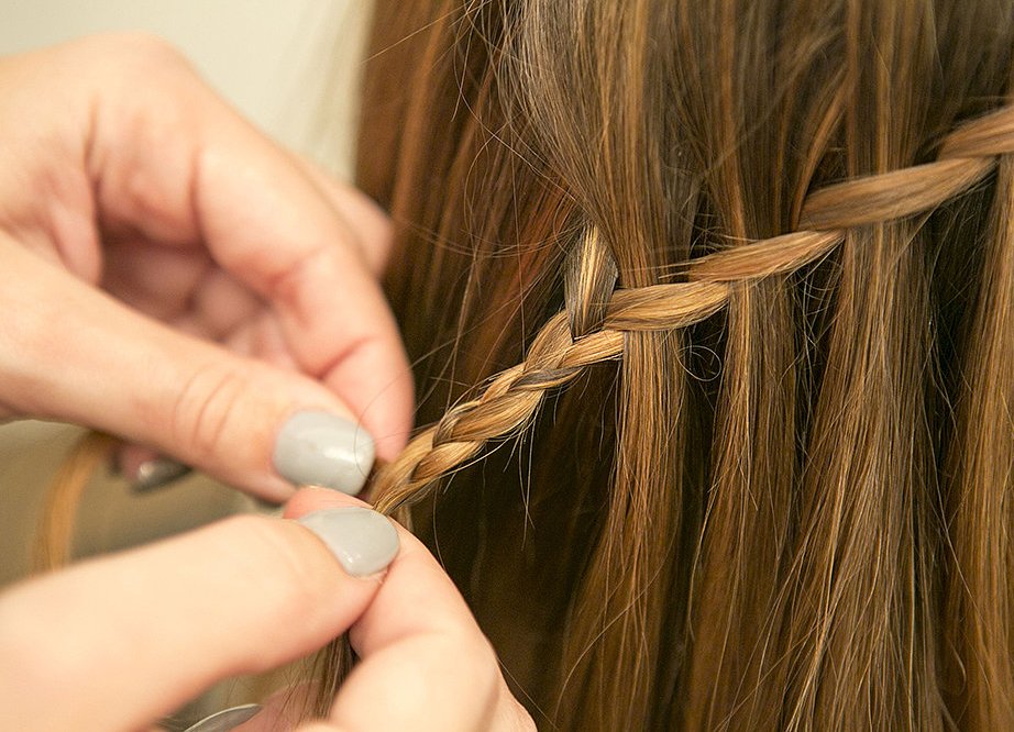 Как правильно вытягивать волосы из косы
