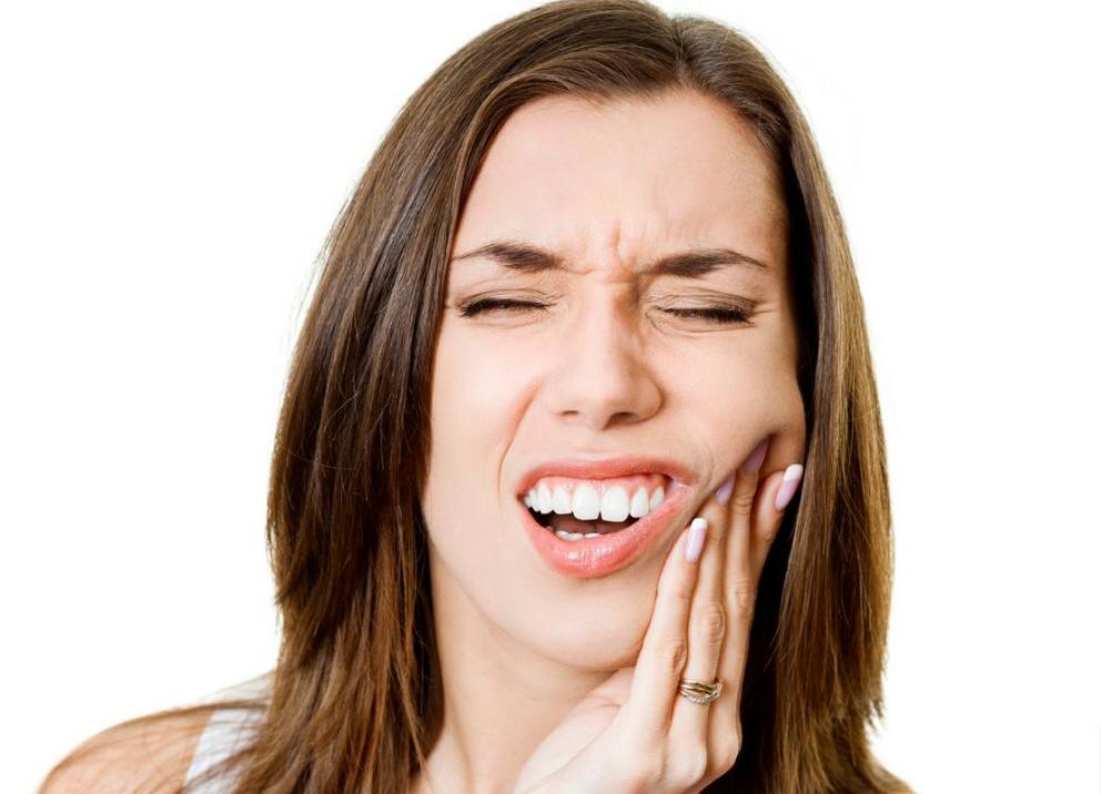 Как успокоить зубную боль в домашних условиях?