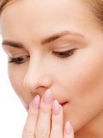 Запах кала изо рта – причины и лечение