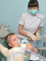 Лечение зубов под наркозом у детей – все подводные камни процедуры