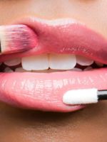 Как визуально увеличить губы с помощью помады, блеска или карандаша и без макияжа?