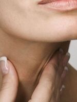 Где находится щитовидная железа, и как можно проверить щитовидку в домашних условиях?