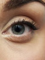 Почему дергается глаз, как выявить и устранить причину миокимии?