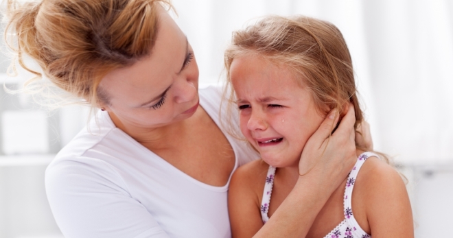 У ребенка болит зуб – чем помочь малышу?