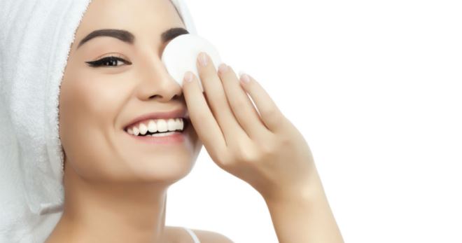 Молочко для снятия макияжа – как выбрать хорошее средство?