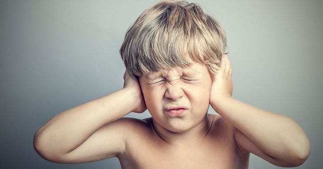 Болит ухо у ребенка – причины боли и особенности лечения малыша