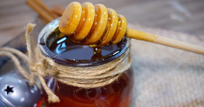 Как определить падевый мед в сотах