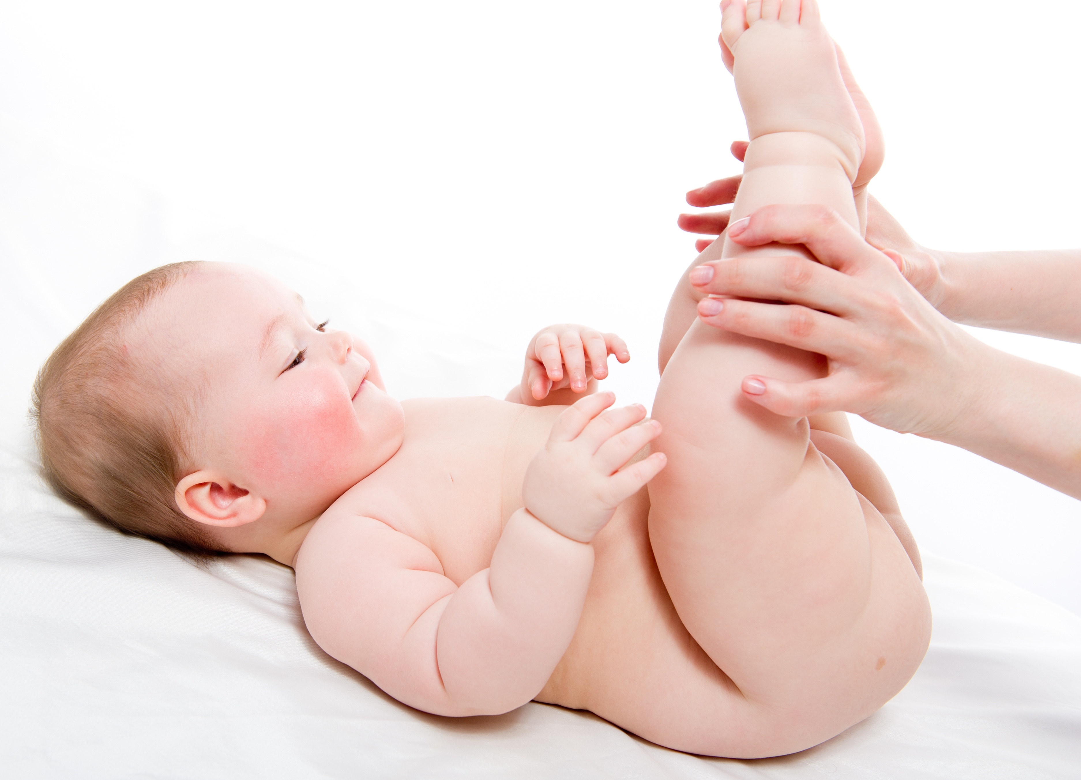 Little massage. Массаж ног новорожденному. Складки на руках у малышей. Массаж ног для новорожденных. Массаж на ножки грудничку.