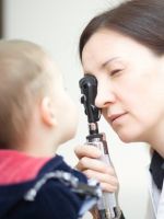 Гноятся глаза у ребенка - чем лечить дома?