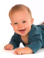 8 месяцев ребенку - развитие, что должен уметь?	
