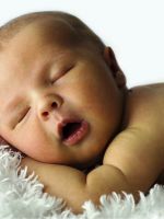 Новорожденный дергается во сне