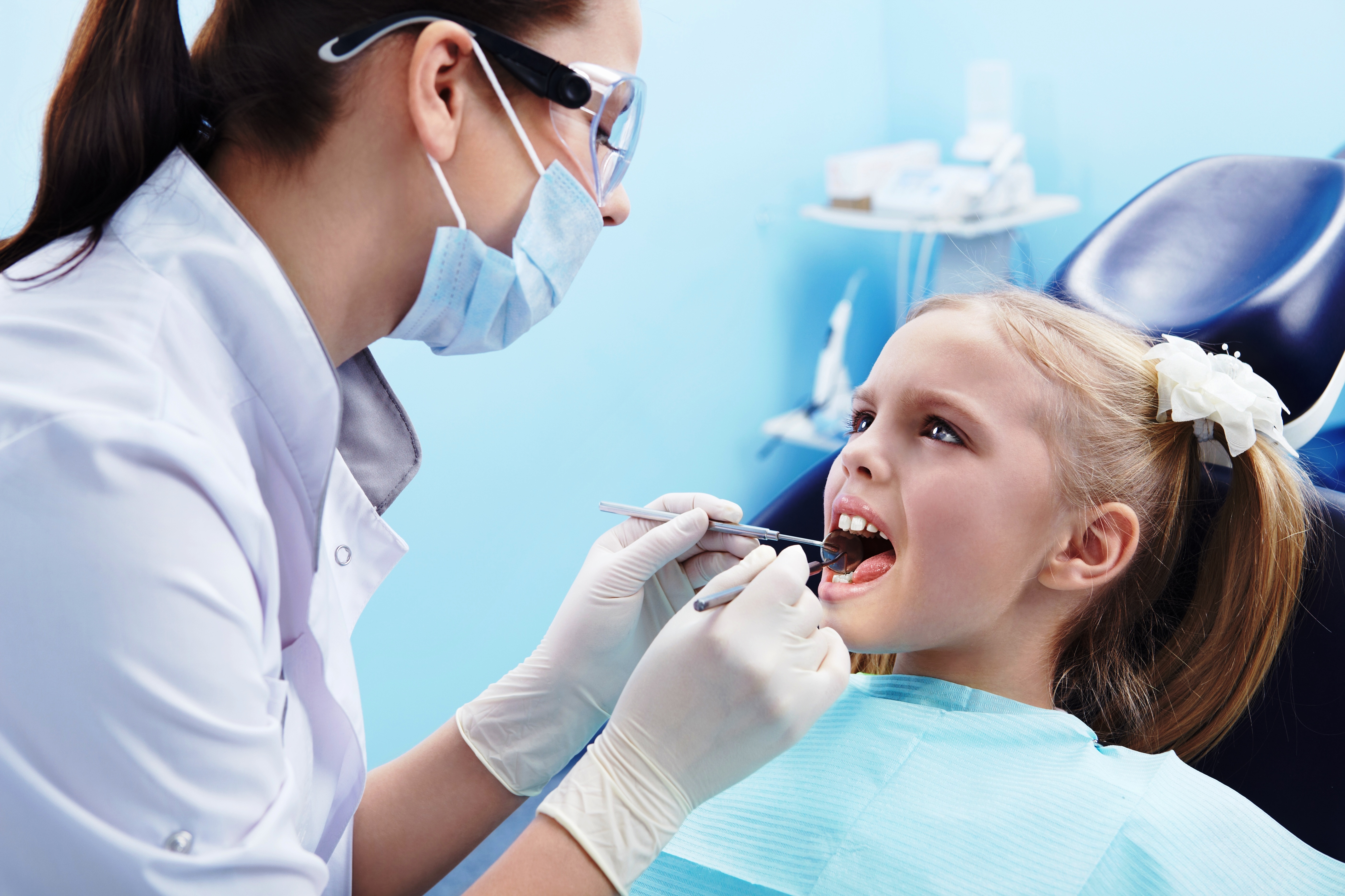 Зубной врач для детей. Профессия стоматолог. Ребенок у зубного. Детский врач стоматолог. Зубы врач.