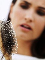 Выпадают волосы при грудном вскармливании – что делать?