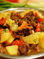 Рагу из говядины с овощами и картофелем
