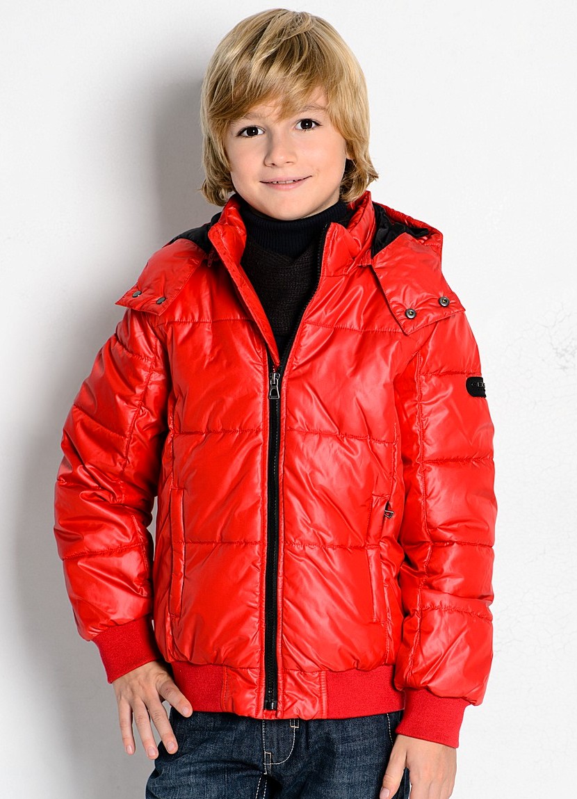 Красная куртка для мальчика