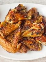 Как приготовить куриные крылышки на сковороде?