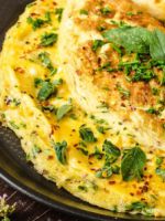 Омлет с молоком и яйцом – рецепт
