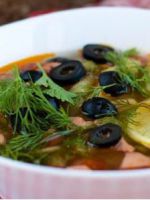 Рецепт солянки с колбасой и оливками