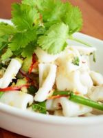 Простой и вкусный салат из кальмаров - оригинальные рецепты блюда для праздника и семейного обеда