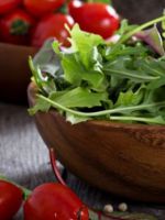 Салат с рукколой - рецепты легких закусок на каждый день