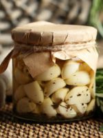 Как мариновать чеснок - самые вкусные рецепты пикантной заготовки