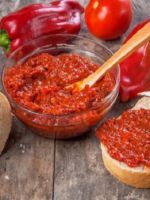 Аджика из помидоров и чеснока - классический рецепт вкусной и пикантной приправы