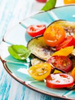 Салат из жареных баклажанов - лучшие рецепты вкусного блюда на каждый день