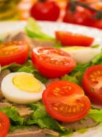 Салат с помидорами - самые оригинальные идеи приготовления повседневной закуски
