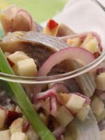 Салат с селедкой - простые и праздничные рецепты вкусной закуски