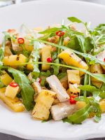 Ананасовый салат с курицей - самые вкусные рецепты с консервированными и свежими фруктами
