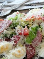 Салат с капустой и копченой колбасой - простые и вкусные рецепты закуски на каждый день