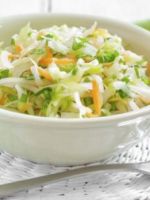Салат из квашеной капусты - вкусные рецепты закуски на каждый день