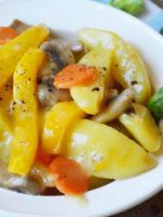 Тушеная картошка с грибами - простые и вкусные рецепты блюда на каждый день!
