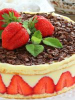 Торт «Фрезье» – необыкновенный десерт с кремом и ягодами